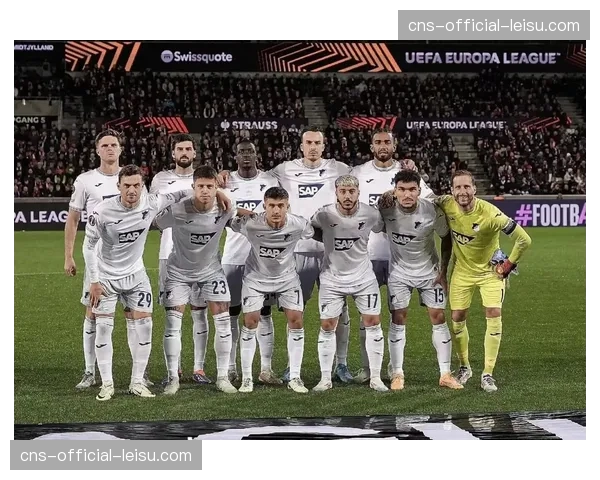 报道：德甲“足球回家”活动，将俱乐部历史奖杯带至乡村巡展